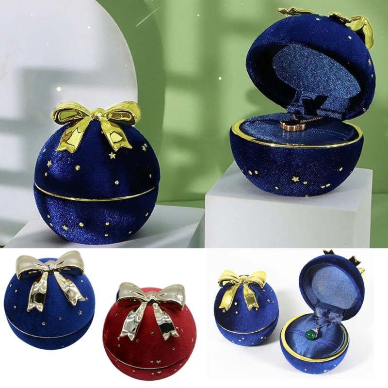 Round Christmas Necklace Box by Silphina