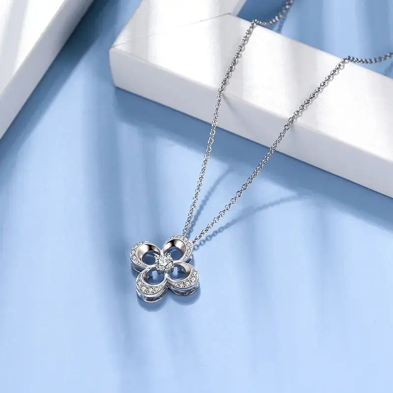 Four Leaf Clover Necklace by Silphina