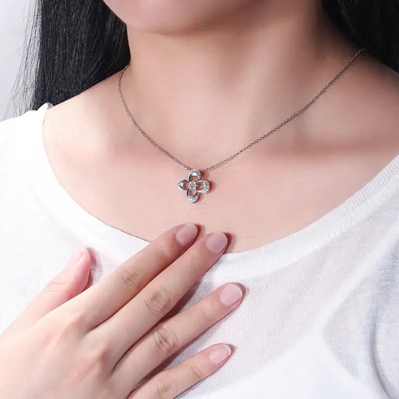 Four Leaf Clover Necklace by Silphina