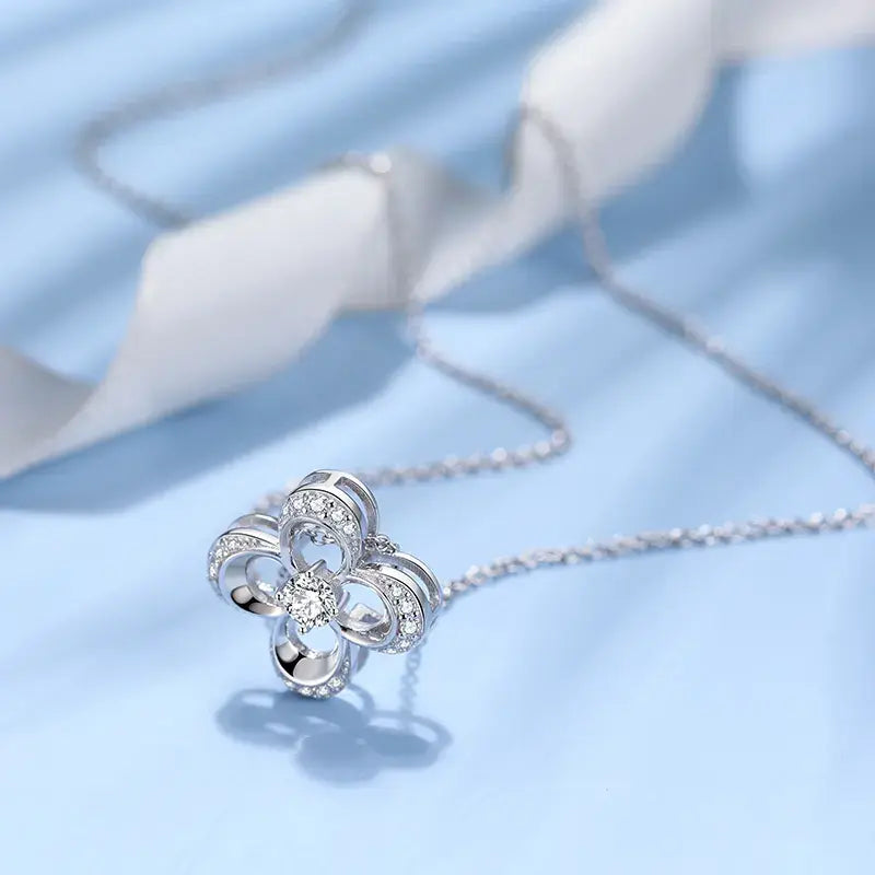 Four Leaf Clover Necklace by Silphina