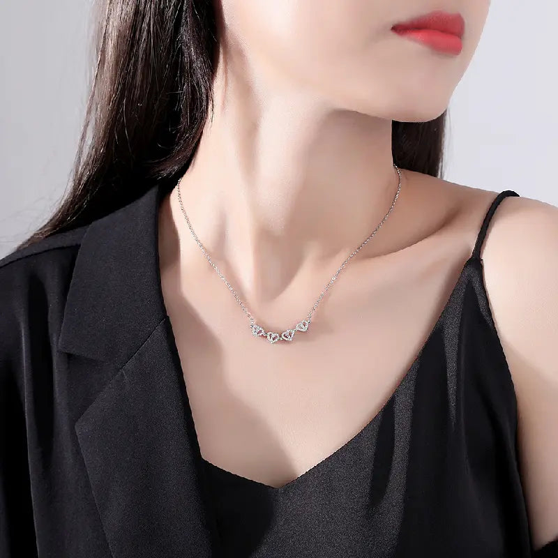 Clover Heart Magnetic Necklace by Silphina