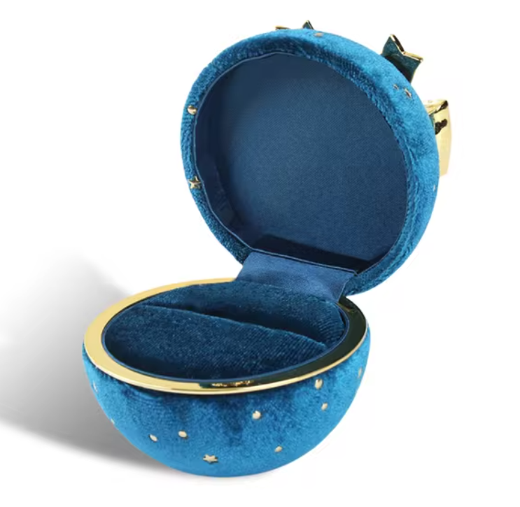 Round Christmas Ring/Earring Box by Silphina