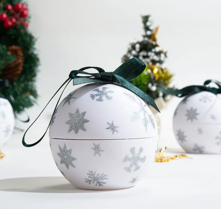 White Christmas Gift Box by Silphina